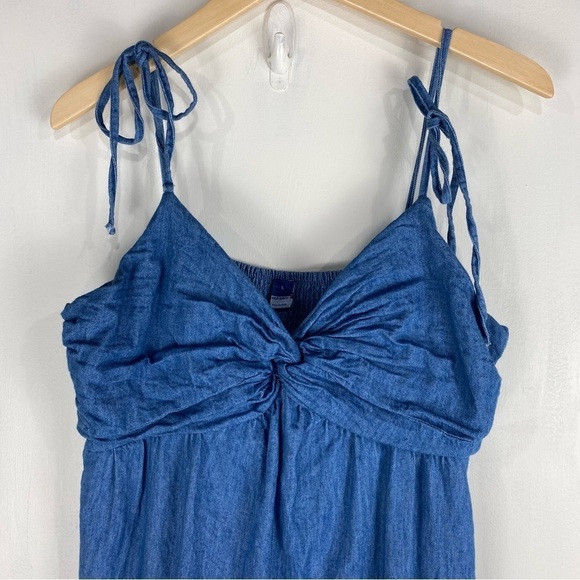 Old Navy Twist Front Tie Shoulder Straps Smocked Chambray Jumpsuit Size Large - Picture 2 of 7